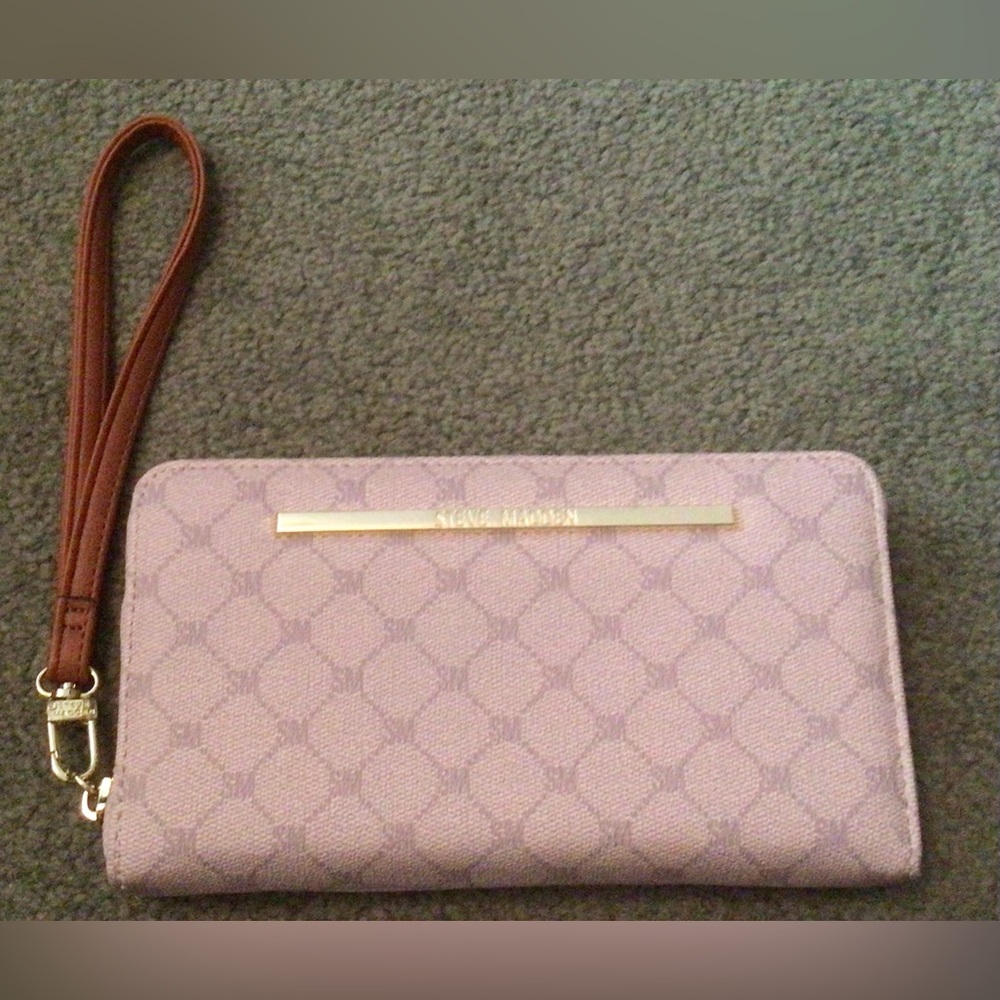 Steve Madden Wristlet